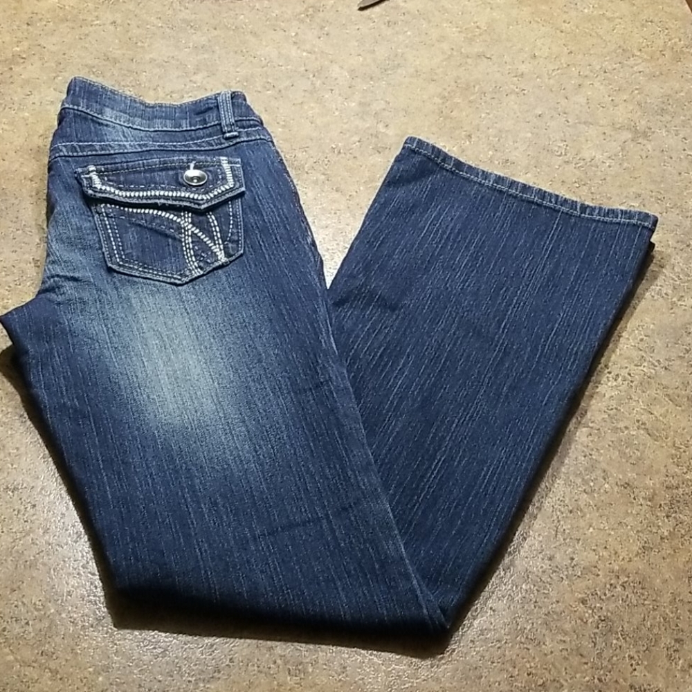 🦋sale🦋NWOT stretchy size 9 blue jeans